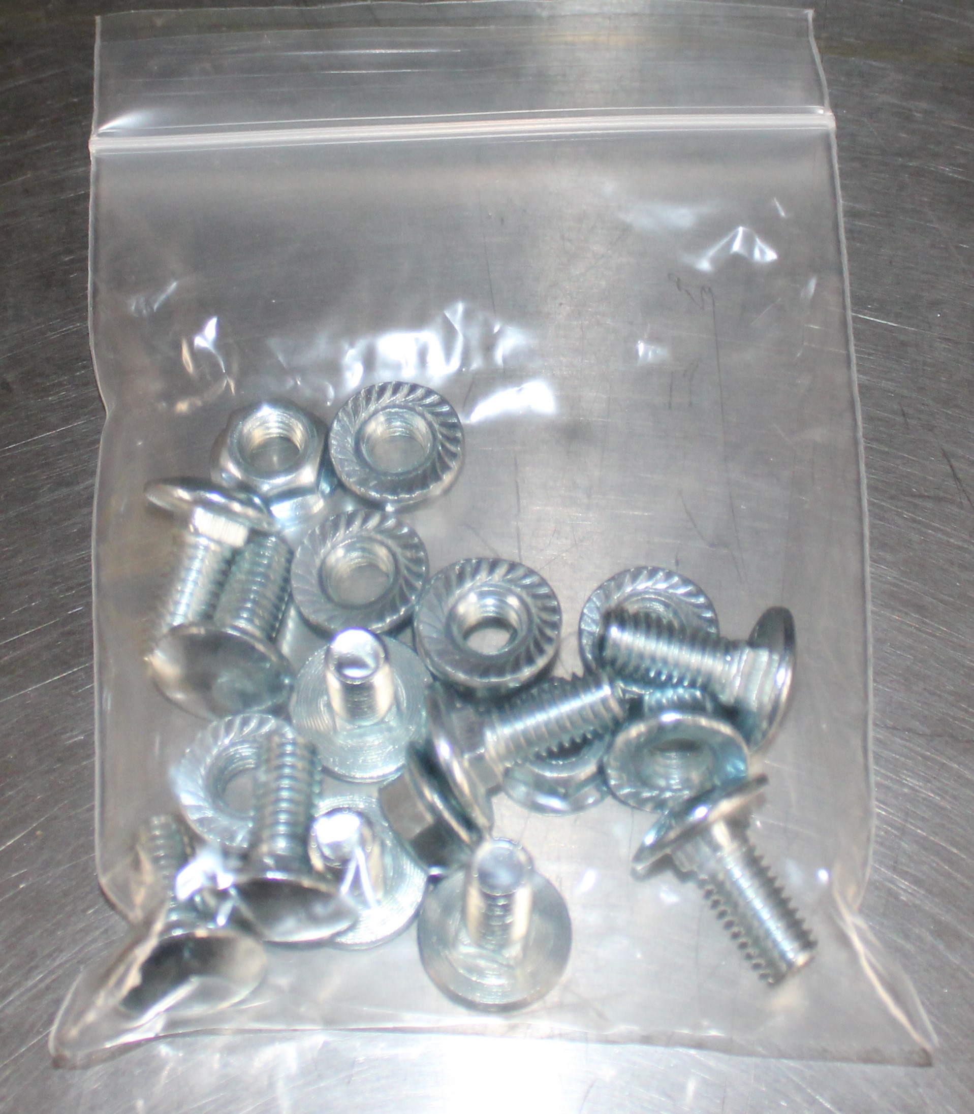 5/16-18 Round Head Carriage Bolt 10 Pack Image